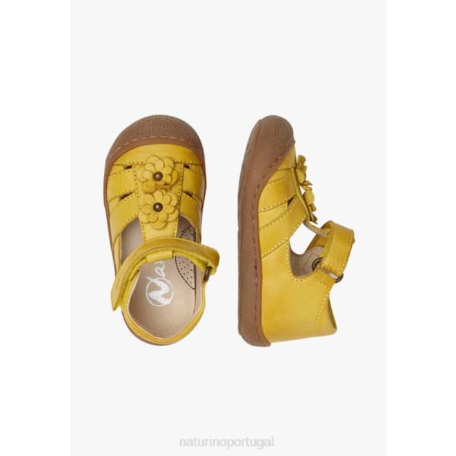 crianças Naturino amarelo Magali sandália semi-fechada com flores aplicadas HTF8594
