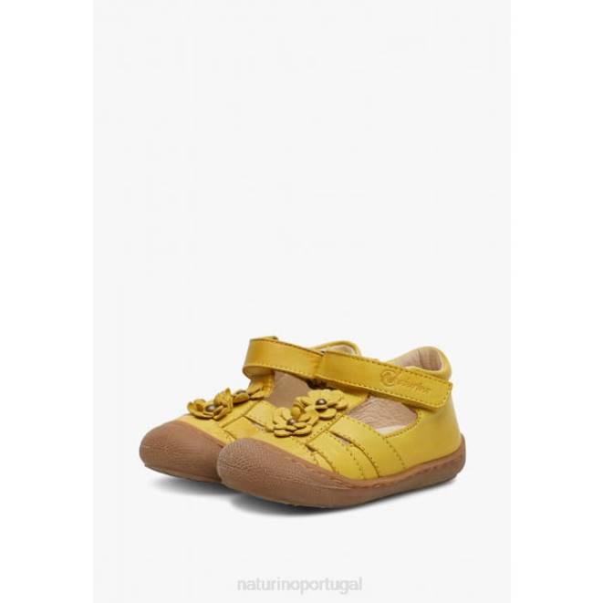 crianças Naturino amarelo Magali sandália semi-fechada com flores aplicadas HTF8594